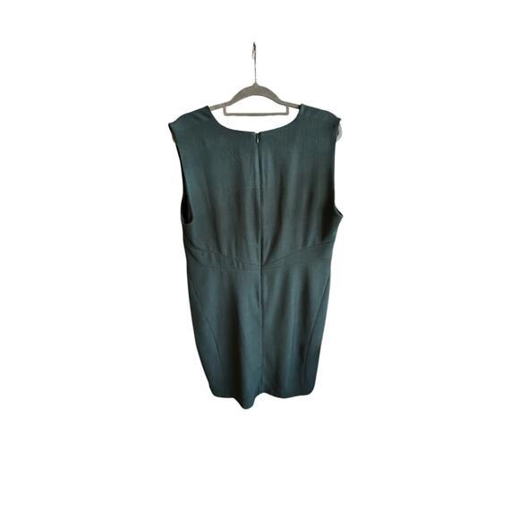 M.M.LaFleur Quiet Luxury Workwear Shift Dress +1 Hunter Green Minimalist  Office